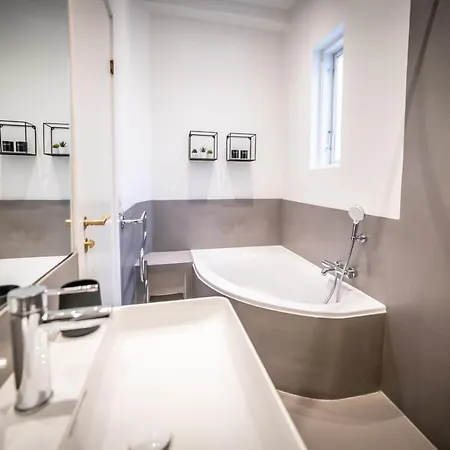Deluxe 4 - 3 Bedroom & 2 Bath Copenhagen