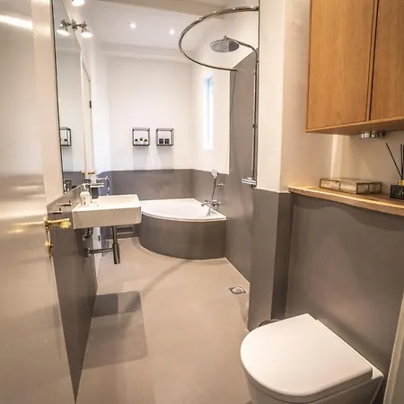 Apartment Deluxe 4 - 3 Bedroom & 2 Bath *